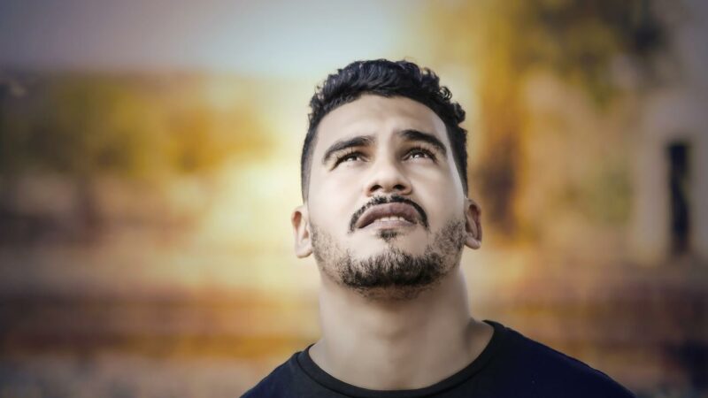 Top 5 błędów, które mężczyźni popełniają przy stylizacji włosów – jak ich uniknąć?