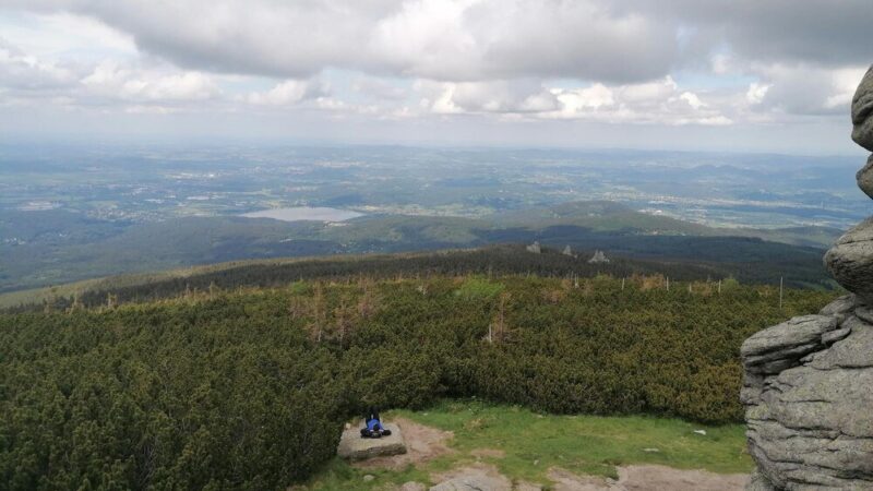 Widok na Karkonosze z Kruczych Skał: Odkryj punkt widokowy w Karpaczu